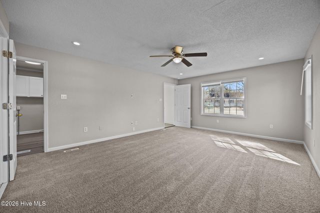 21 East Drive, Jacksonville, NC 28546