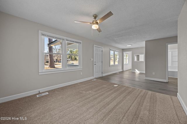 21 East Drive, Jacksonville, NC 28546