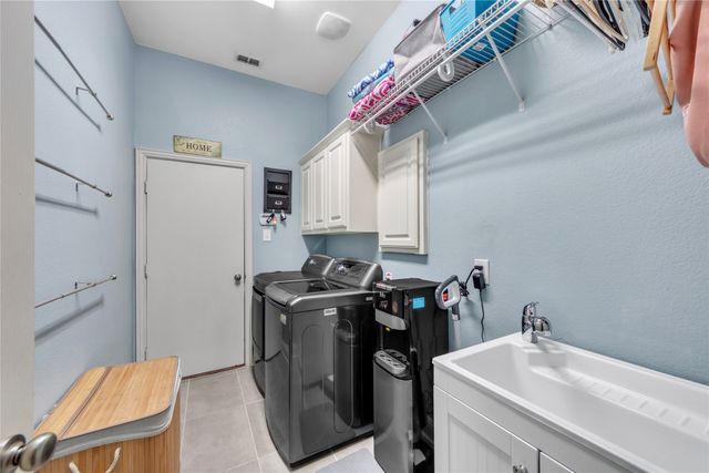 3040 N Camino Lagos, Grand Prairie, TX 75054