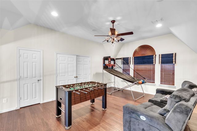 3040 N Camino Lagos, Grand Prairie, TX 75054
