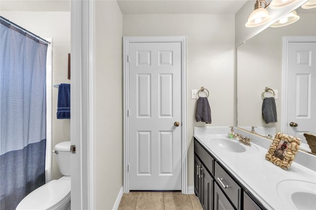 3040 N Camino Lagos, Grand Prairie, TX 75054