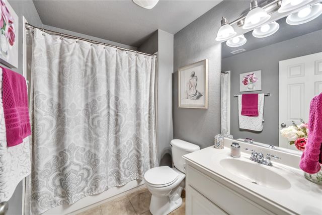 3040 N Camino Lagos, Grand Prairie, TX 75054