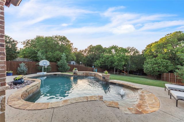 3040 N Camino Lagos, Grand Prairie, TX 75054