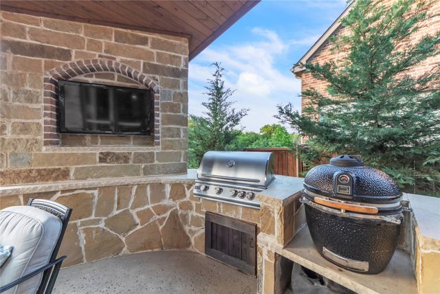 3040 N Camino Lagos, Grand Prairie, TX 75054