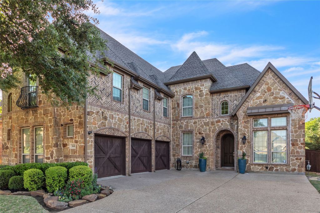 3040 N Camino Lagos, Grand Prairie, TX 75054