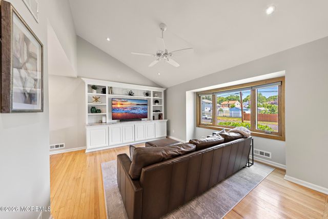 522 Mackey Avenue, Belford, NJ 07718