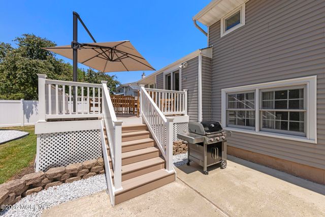 522 Mackey Avenue, Belford, NJ 07718