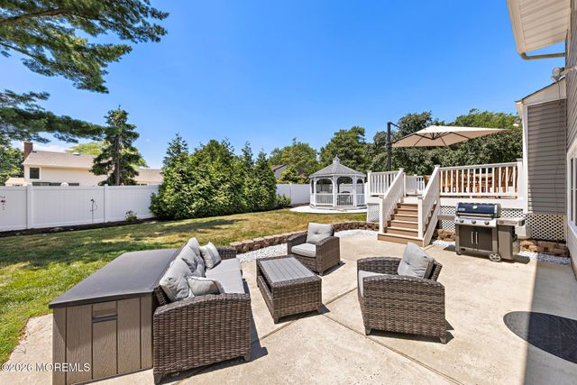 522 Mackey Avenue, Belford, NJ 07718