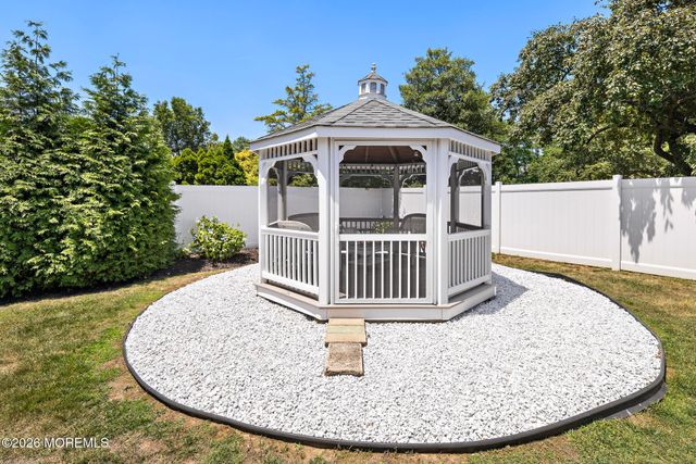 522 Mackey Avenue, Belford, NJ 07718