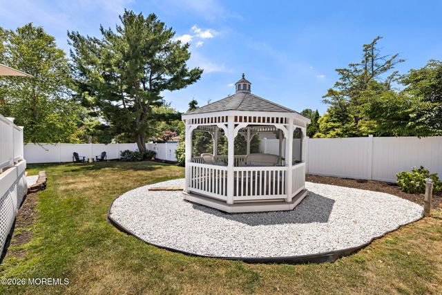 522 Mackey Avenue, Belford, NJ 07718
