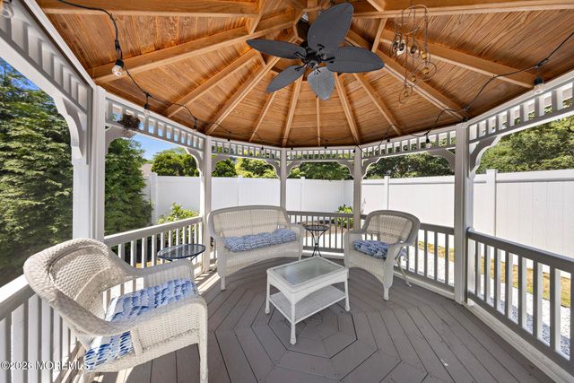 522 Mackey Avenue, Belford, NJ 07718