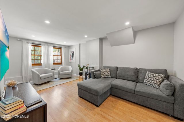 522 Mackey Avenue, Belford, NJ 07718