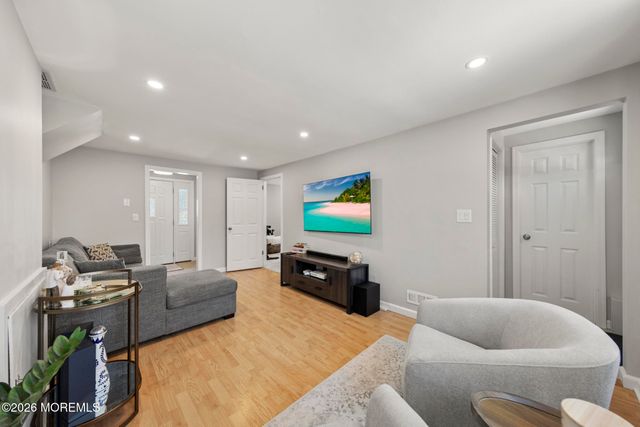 522 Mackey Avenue, Belford, NJ 07718