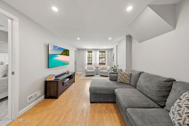 522 Mackey Avenue, Belford, NJ 07718