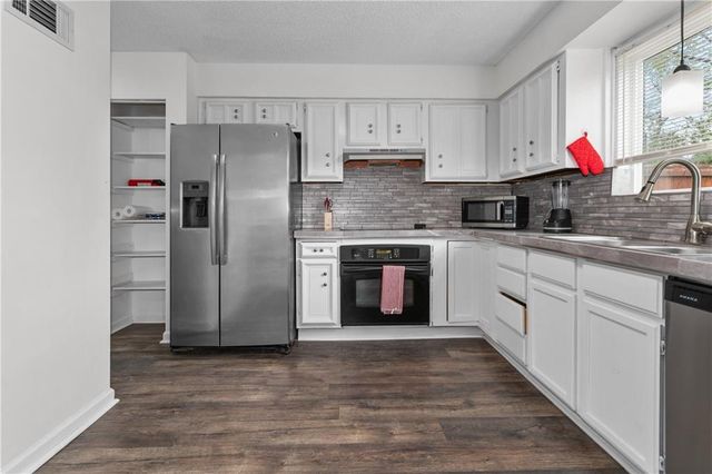 421 NE 90th Terrace, Kansas City, MO 64155