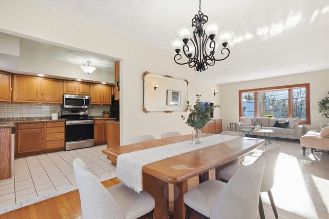 16 Battlemarch Way, Woburn, MA 01801