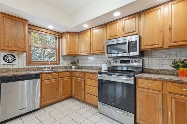 16 Battlemarch Way, Woburn, MA 01801