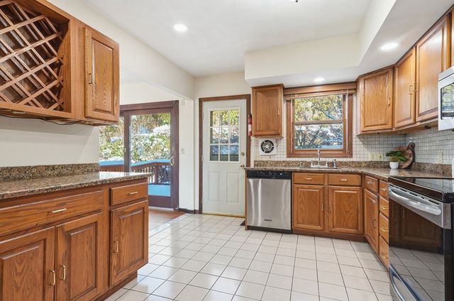 16 Battlemarch Way, Woburn, MA 01801