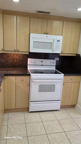 8107 SW 72nd Ave 423E, Miami, FL 33143