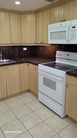 8107 SW 72nd Ave 423E, Miami, FL 33143
