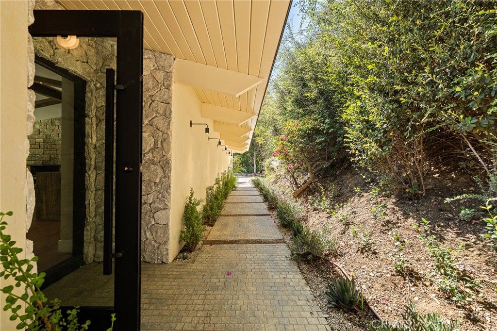 3655 Wrightwood Drive, Studio City, CA 91604 — photo 4