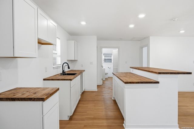 2151 E Crockett, San Antonio, TX 78202