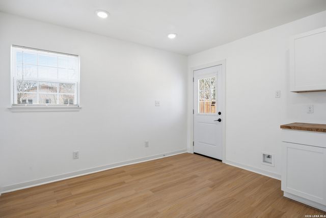 2151 E Crockett, San Antonio, TX 78202