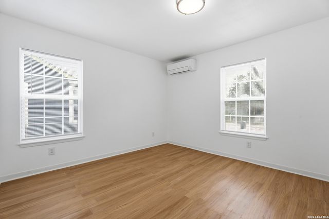 2151 E Crockett, San Antonio, TX 78202