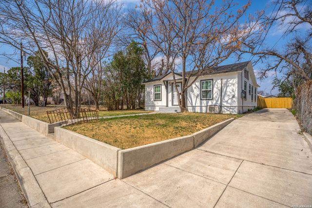 2151 E Crockett, San Antonio, TX 78202