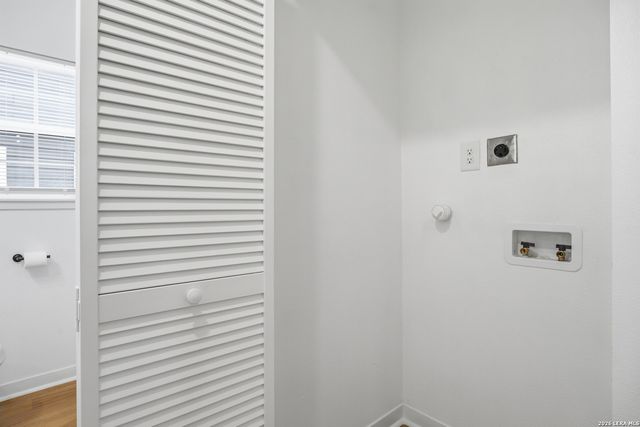 2151 E Crockett, San Antonio, TX 78202