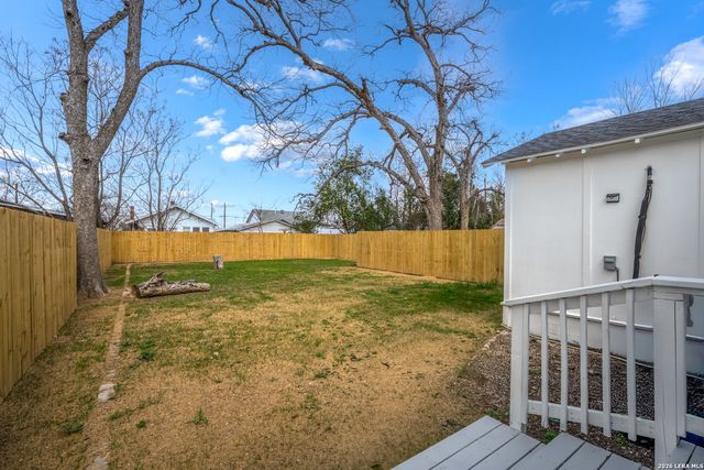 2151 E Crockett, San Antonio, TX 78202