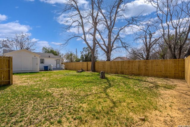 2151 E Crockett, San Antonio, TX 78202