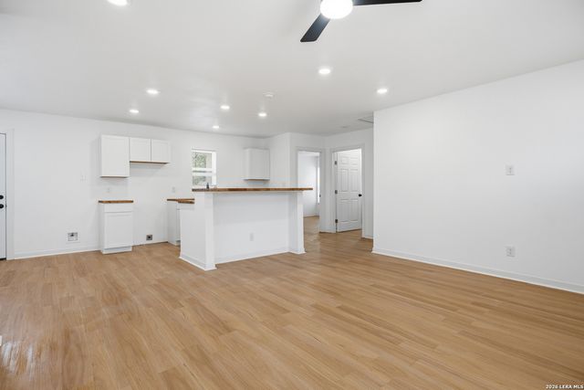 2151 E Crockett, San Antonio, TX 78202