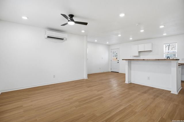 2151 E Crockett, San Antonio, TX 78202