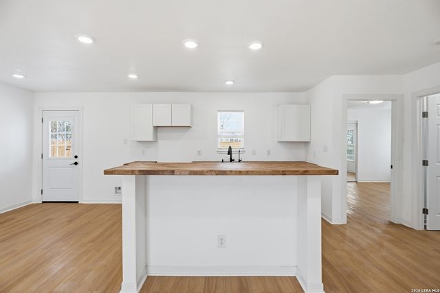 2151 E Crockett, San Antonio, TX 78202