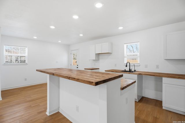 2151 E Crockett, San Antonio, TX 78202