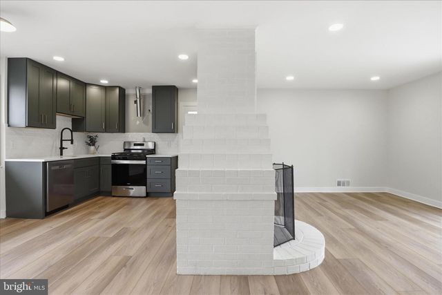 14801 CARLBERN DR, Centreville, VA 20120