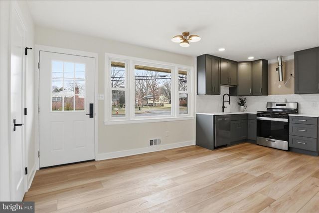 14801 CARLBERN DR, Centreville, VA 20120