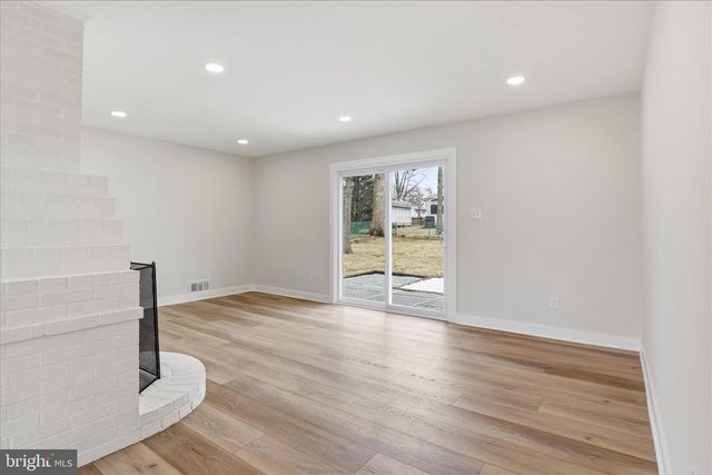 14801 CARLBERN DR, Centreville, VA 20120