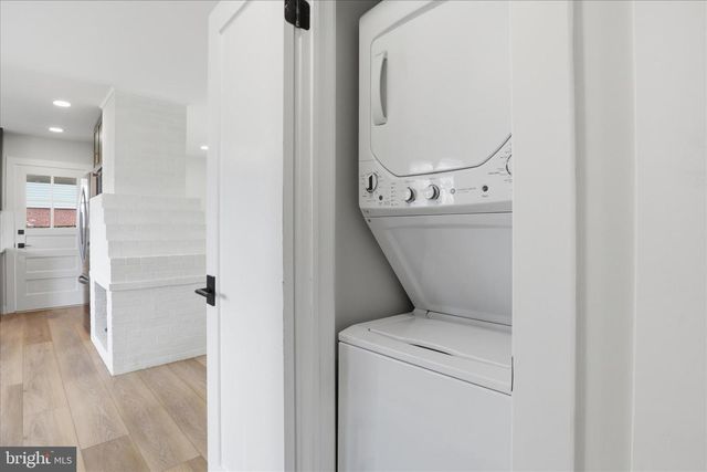 14801 CARLBERN DR, Centreville, VA 20120