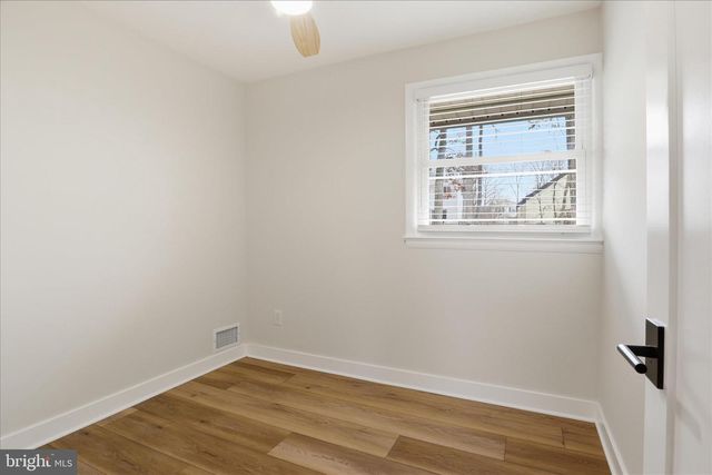 14801 CARLBERN DR, Centreville, VA 20120