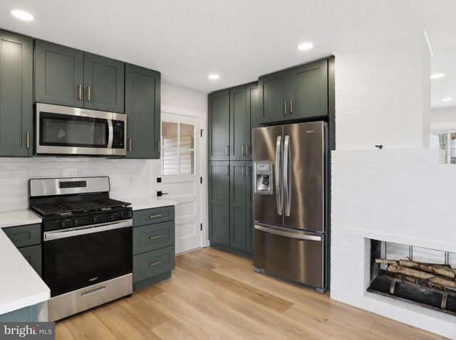 14801 CARLBERN DR, Centreville, VA 20120
