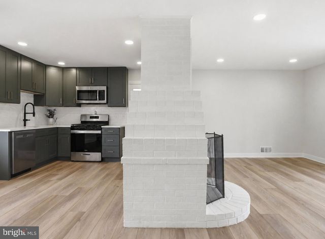 14801 CARLBERN DR, Centreville, VA 20120