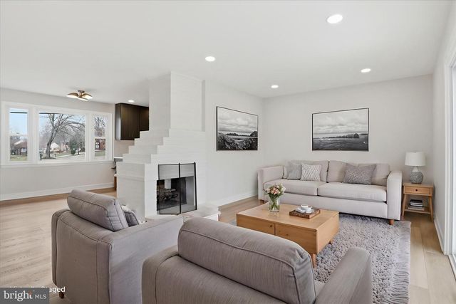 14801 CARLBERN DR, Centreville, VA 20120