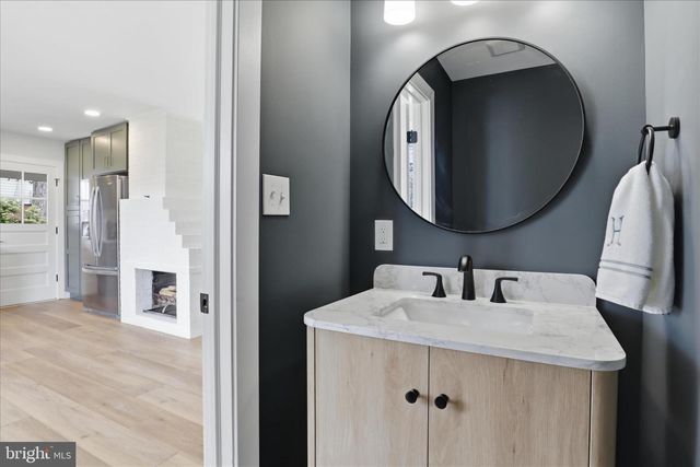 14801 CARLBERN DR, Centreville, VA 20120