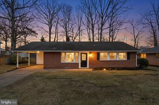 14801 CARLBERN DR, Centreville, VA 20120