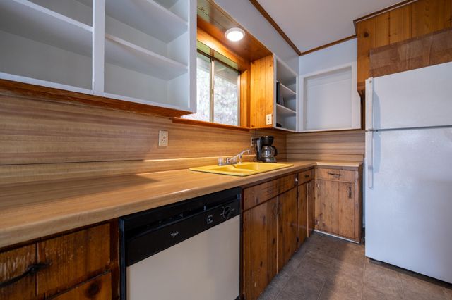 138 Sam Lee Drive, Weaverville, CA 96093