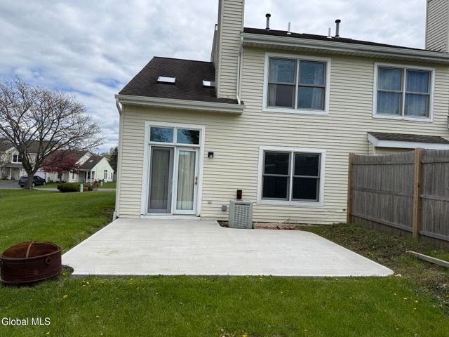 10 Sandra Lane, East Greenbush, NY 12144