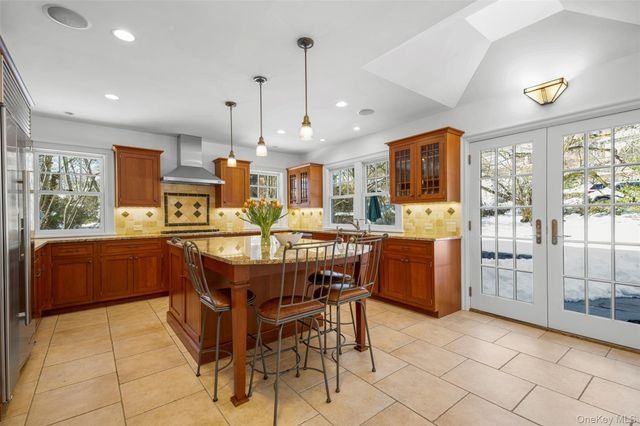 25 Huguenot Drive, Larchmont, NY 10538