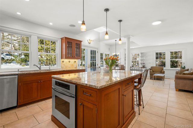 25 Huguenot Drive, Larchmont, NY 10538